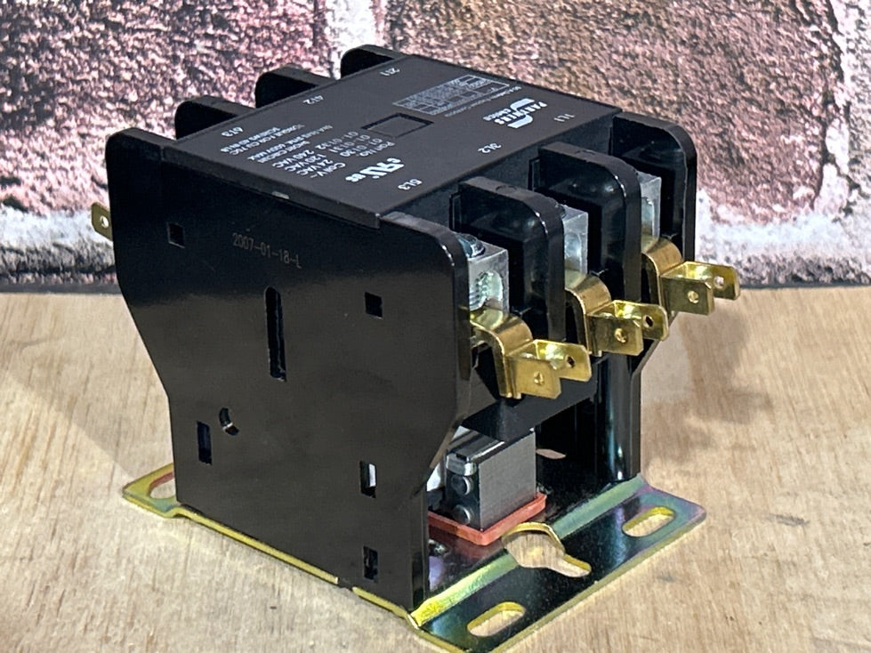 240 V, 50/60 Hz, 50 Amps 3 Pole Contactor