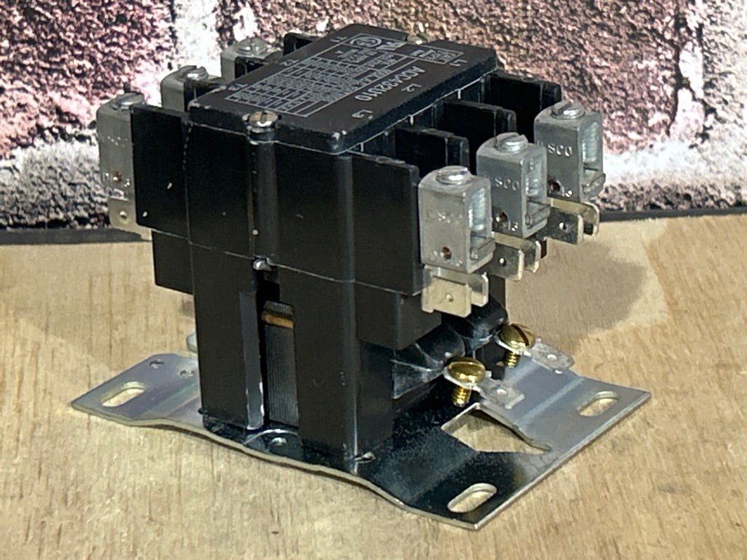 24 V, 50/60 Hz, 50 Amps 3 Pole Contactor