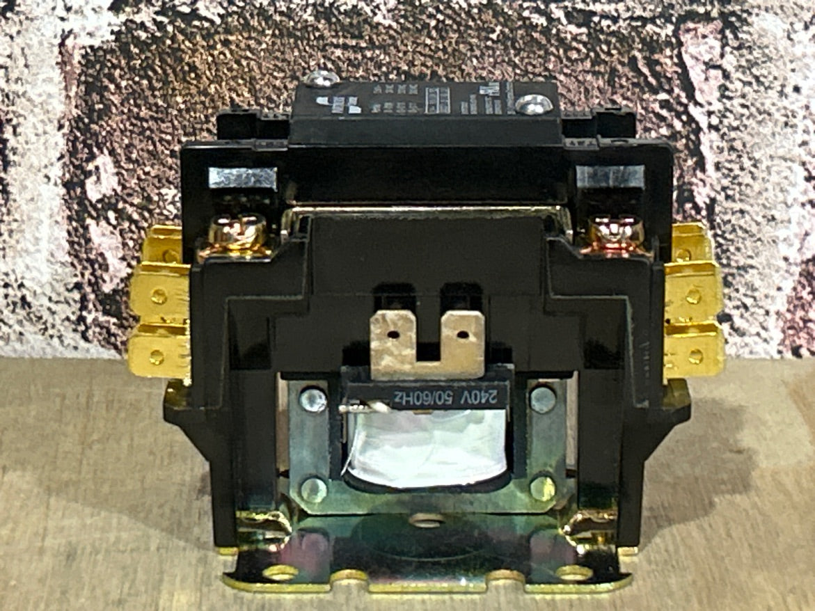 240 V, 50/60 Hz, 25 Amps 1 Pole Contactor