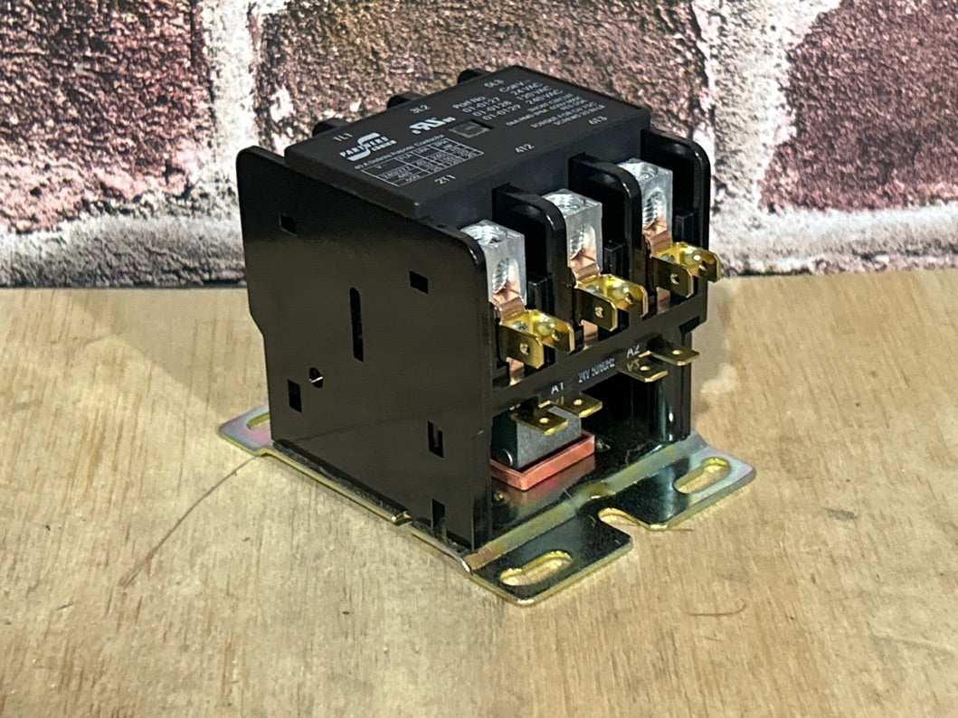 24 V, 50/60 Hz, 40 Amps 3 Pole Contactor