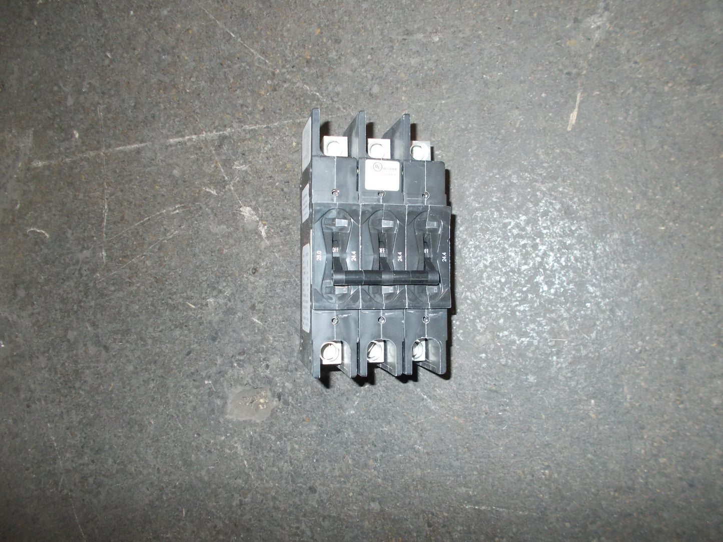 3 Pole 24.4 Amp 209 Multi-Pole" Series Hydraulic Magnetic Circuit Breaker Protector 240/50-60/1 Or 3