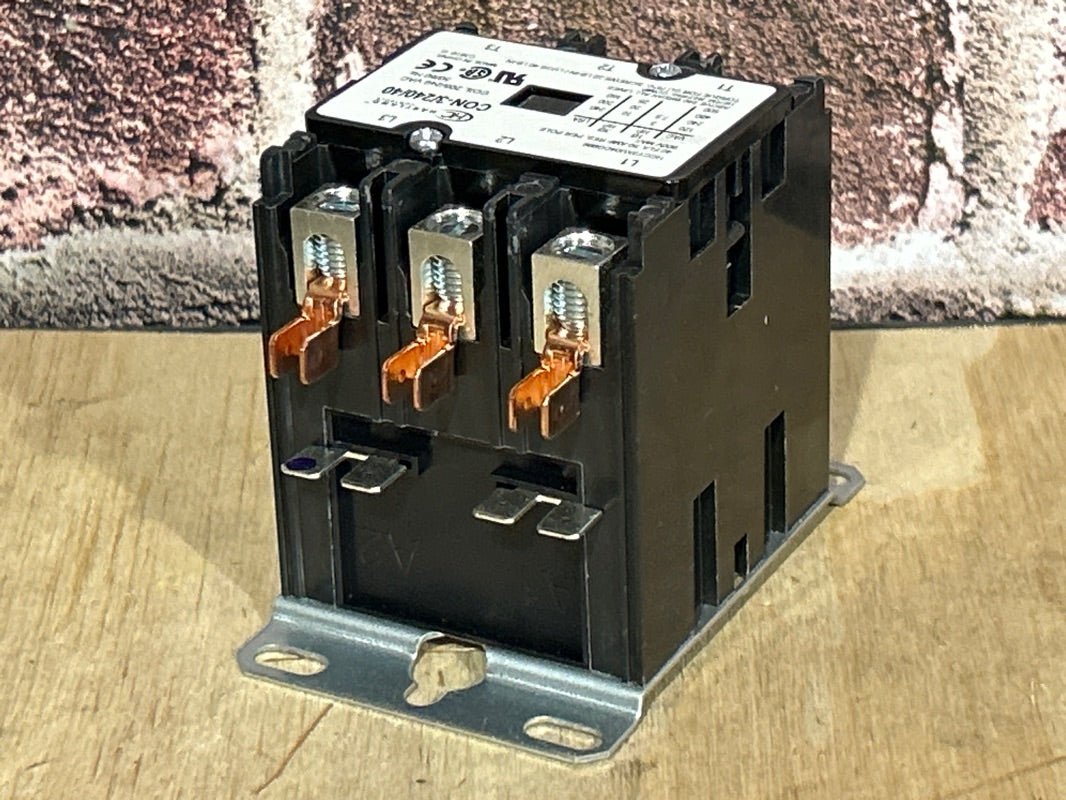 208/240 V, 50/60 Hz, 40 Amps 3 Pole Contactor