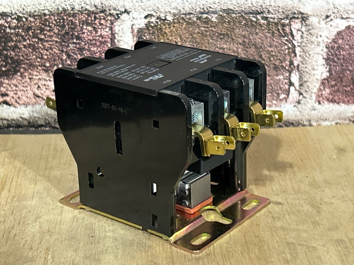 120 V, 50/60 Hz, 60 Amps 3 Pole Contactor