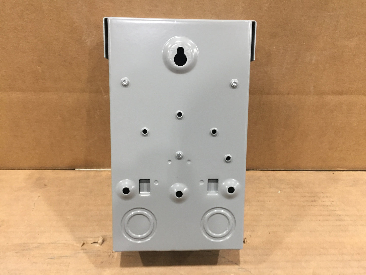 1/2" X 6' Electrical Whip with 60A 240V 3-Wire Disconnect, Gray Equipment Pad, and 24V Thermostat