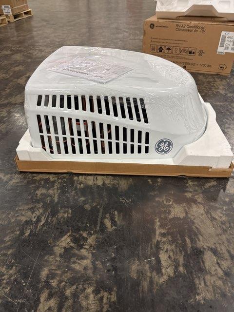 13,500 BTU White Exterior-RV Rooftop AC, 115/60/1, R-410A and Non-Ducted Ceiling Assembly, White