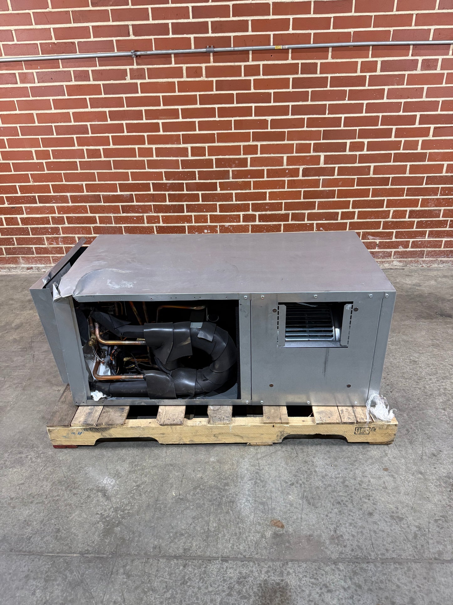 2.5 Ton Single-Stage ECM Horizontal Geothermal Heat Pump 460/60/3 R410A 17 EER