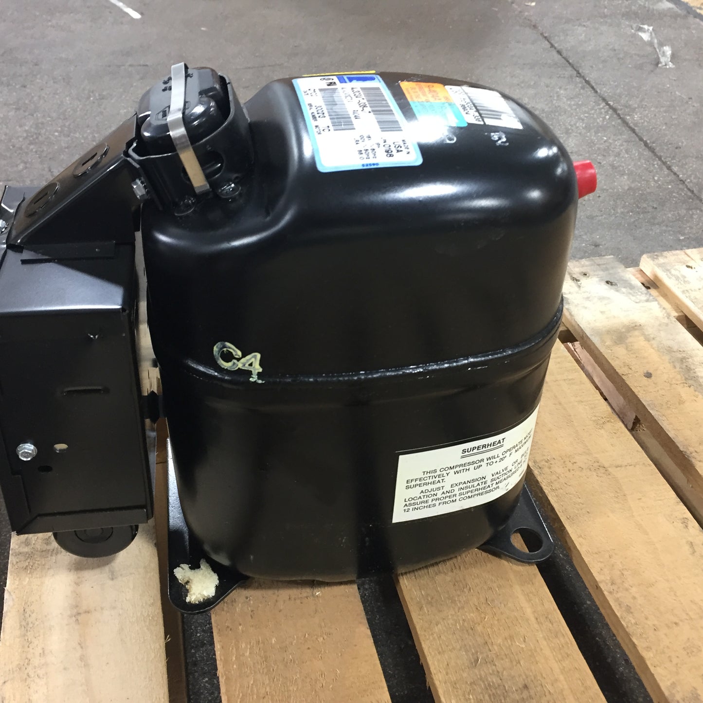 1/2 HP LOW-TEMP REFRIGERATION RECIPROCATING COMPRESSOR 100-115/60-50/1 R-404A